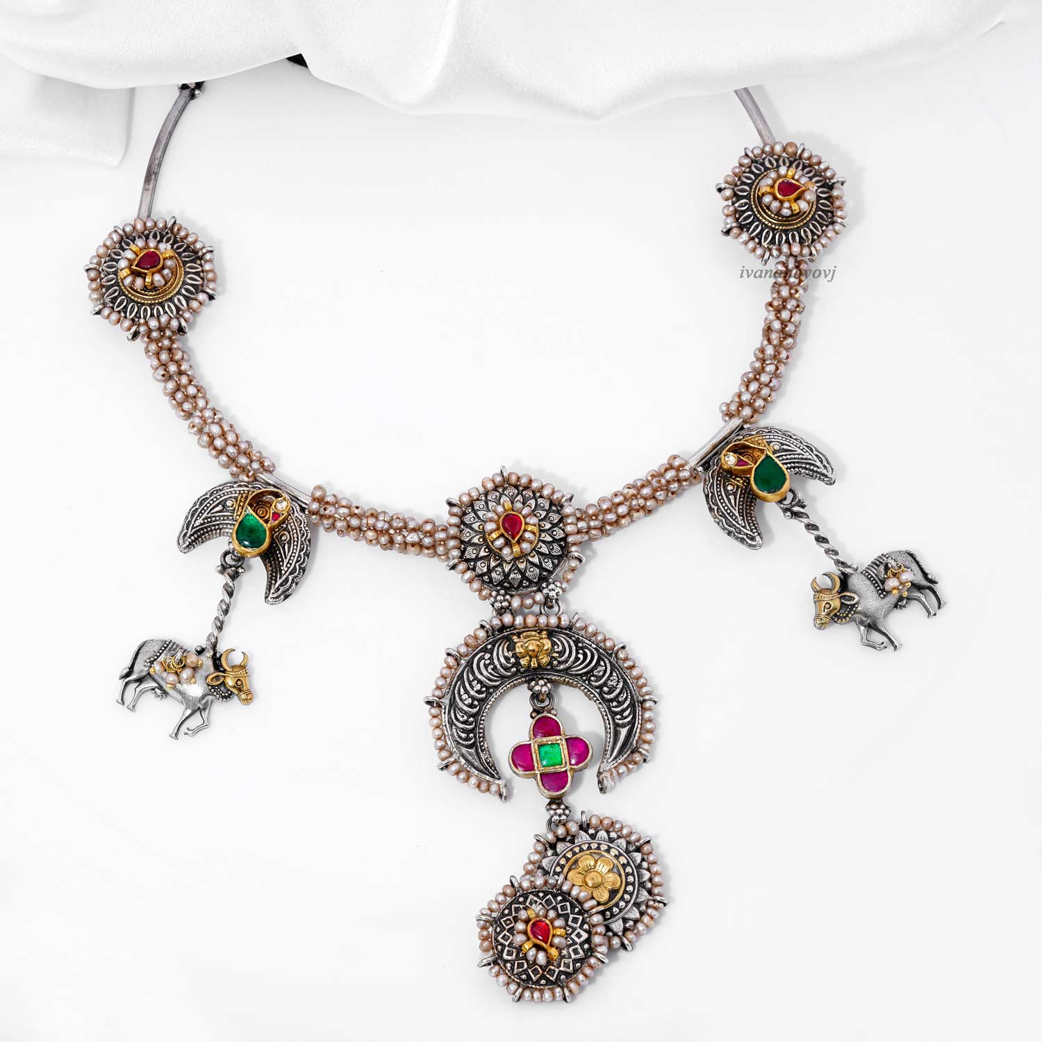 Gomatha dual tone Kanti necklace
